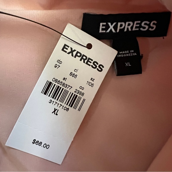 EXPRESS Twist Front Tie Back Top - Picture 6 of 16